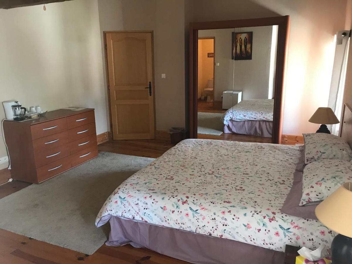 オジャック Les Cygnes Noirs Bed & Breakfast エクステリア 写真