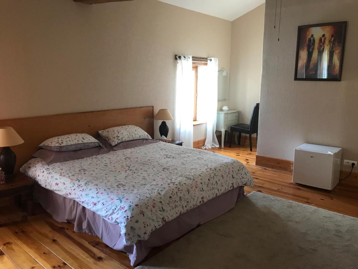 オジャック Les Cygnes Noirs Bed & Breakfast エクステリア 写真