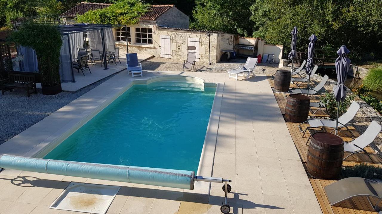 オジャック Les Cygnes Noirs Bed & Breakfast エクステリア 写真