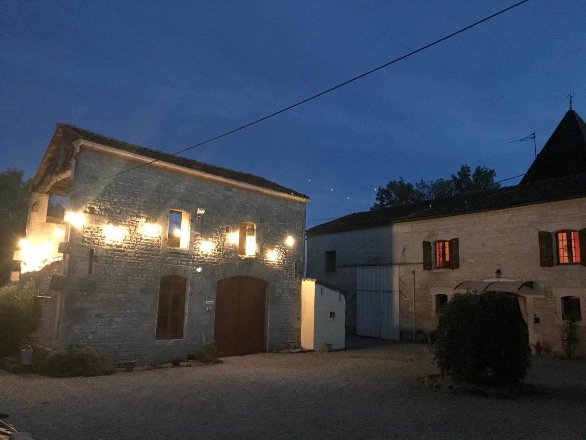 オジャック Les Cygnes Noirs Bed & Breakfast エクステリア 写真