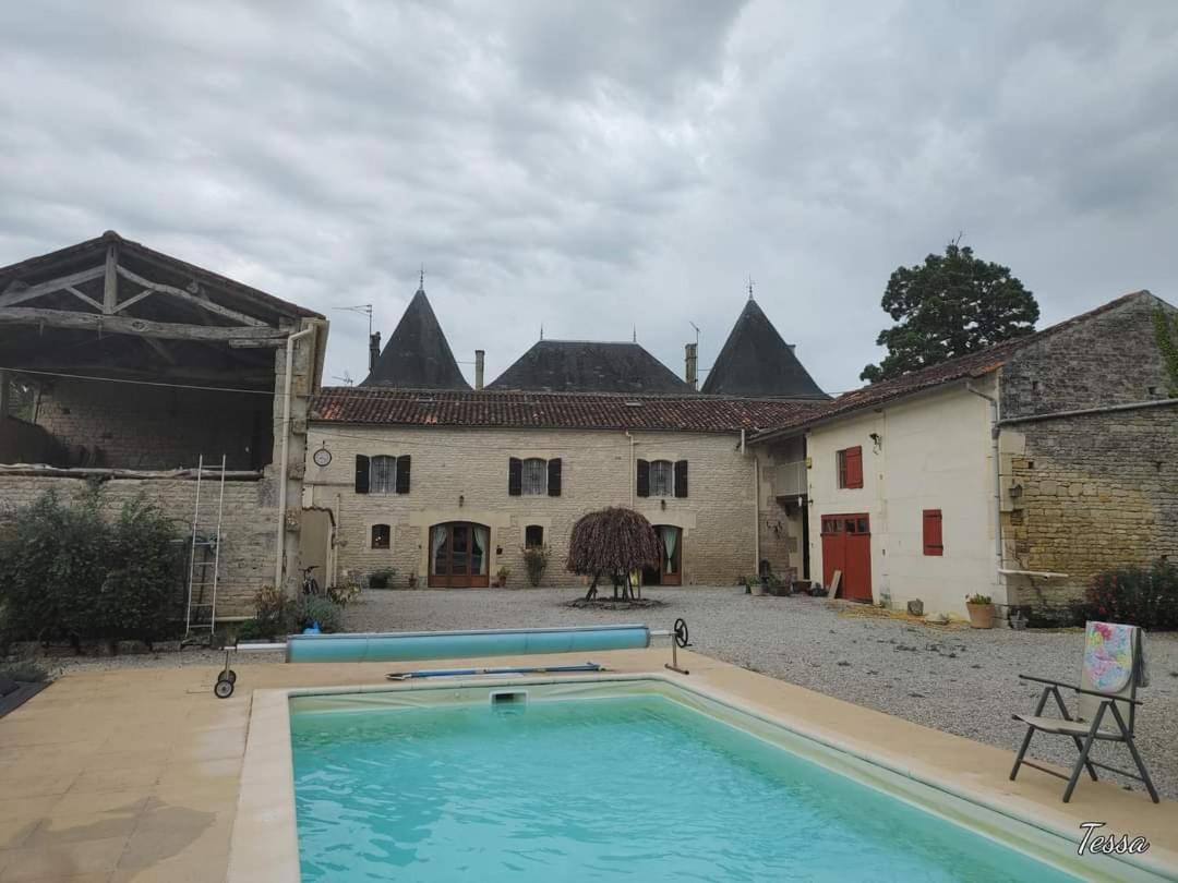 オジャック Les Cygnes Noirs Bed & Breakfast エクステリア 写真